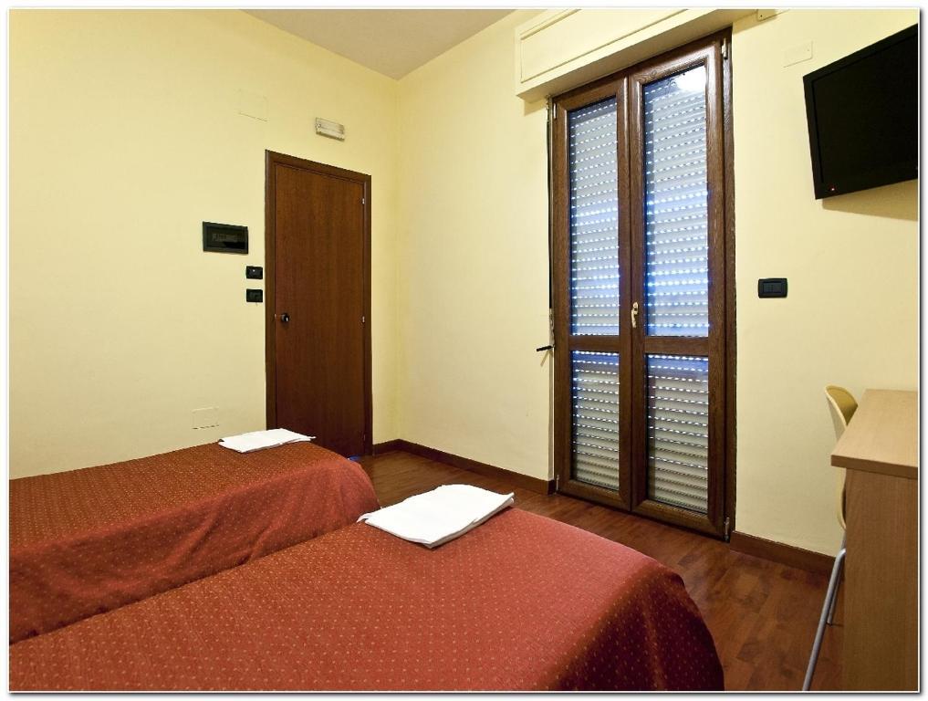 Hotel Veronese Чериньола Экстерьер фото